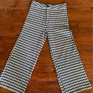 Perfect for Fall! A cute cropped heavy weight cotton knit blend patterned pant